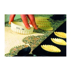 MATFER Emporte Pièce - Découpoir Pâtisserie|Emporte Pièce Ovale Cannelé 13 x 8 cm Exoglass