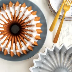 NORDIC WARE Moule Anti-adhésif|Moules À Gâteaux|Moule à Gâteau Bundt Brilliance 2,5 L Gold