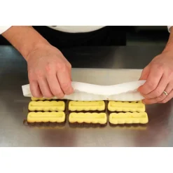 PAVONI Moules À Chocolat|Moule Silicone|Moule Silicone Barre Ondulée Snack 9 x 3 cm x H 1,9 cm (x15)